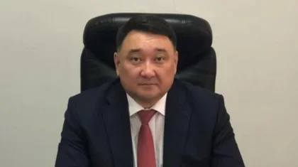 Уснувшего на остановке в Петропавловске высокопоставленного чиновника уволили