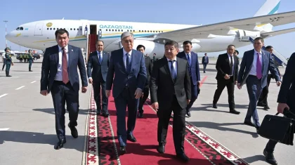 Токаев прибыл с визитом в Кыргызстан. Как его встретили?