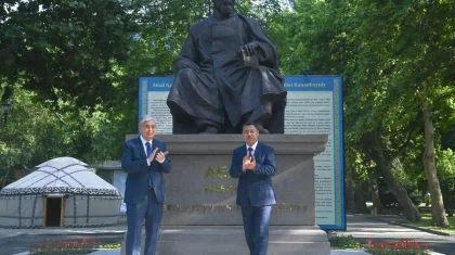 Токаев принял участие в церемонии открытия памятника Абаю в Бишкеке