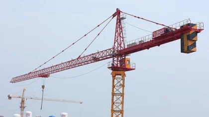 Крюк разносило на ветру: башенный кран снова рухнул в Нур-Султане