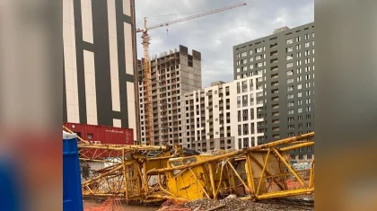 Падение башенного крана попало на видео в Нур-Султане