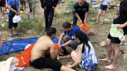 Отек легких, слабый пульс: три девушки едва не утонули в озере в Акмолинской области