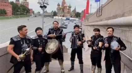 Казахи, сыгравшие на национальных инструментах в Москве, восхитили Казнет
