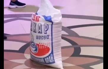 «Құдай сақтасын»: видео с розыгрышем мешка сахара на тое возмутило Казнет