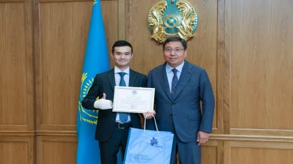 Чиновника, спасшего женщину от агрессивного мужа, наградили в Алматы