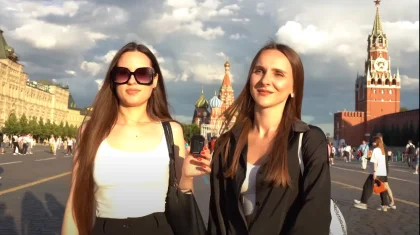 «У нас там есть Байконур»: россияне на Красной площади высказались о Казахстане