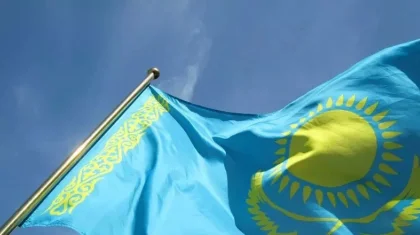 Русская семья учит ребенка петь гимн Казахстана: видео взорвало Казнет
