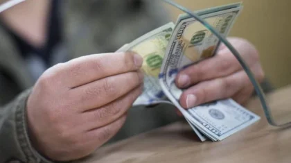 Курс доллара упал ниже 473 тенге