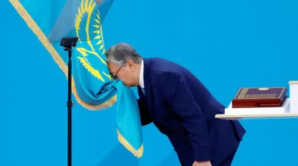 Токаев поддержал флешмоб с флагом