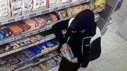 Воришка конфет попался на камеру в Уральске