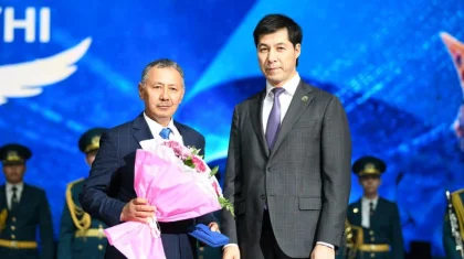 Аким ЗКО вручил государственные награды западноказахстанцам