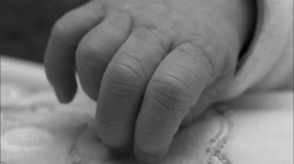 Женщина выбросила годовалую дочь из окна 11 этажа в Москве