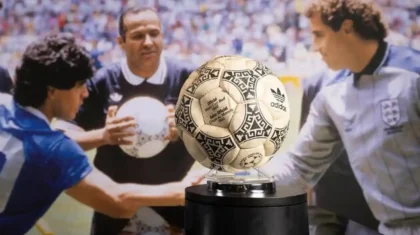 За 2,4 млн долларов на аукционе продан мяч, которым Диего Марадона забил «гол столетия»