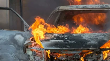 Эвакуатор сгорел вместе с автомобилем на трассе в Жетысуской области