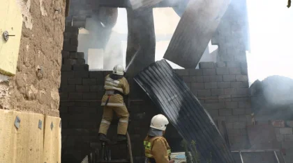 Пожарные спасли бабушку в Алматы