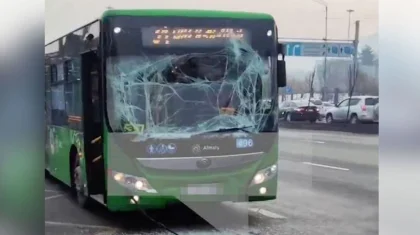 Два автобуса столкнулись в Алматы, есть пострадавшие