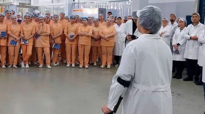 Кандидаты от партии Respublica посетили кондитерскую фабрику в Костанае