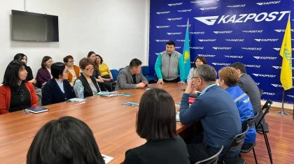 Кандидаты в депутаты от партии «AMANAT» встретились с сотрудниками «Казпочты»