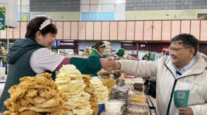 Экспромт-встречи с населением организовали аманатовцы в торговых объектах Алматы