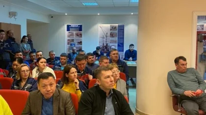Кандидат в депутаты от НПК поговорил с работниками ГЭС в Абайской области