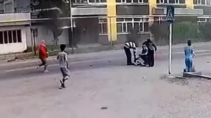 Автомобиль сбил девочку в Алматинской области: ДТП попало на видео