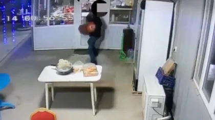 Видео дерзкого ограбления кафе в Жамбылской области появилось в Сети