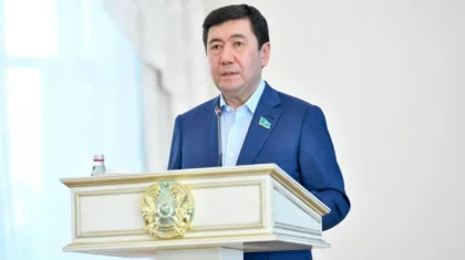 Ерлан Кошанов поздравил соотечественников с Днем Победы
