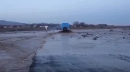 На чиновников завели уголовное дело из-за смыва дороги талыми водами в Жетысуской области