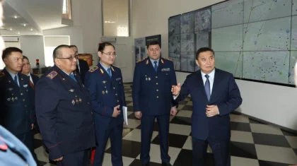 Министр внутренних дел РК ознакомился с работой столичного ЦОУ