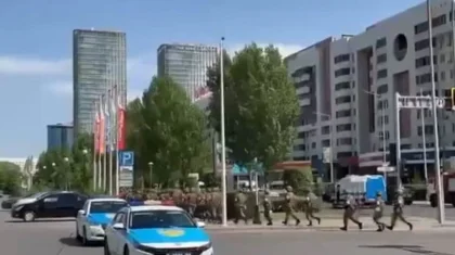 Вооруженный мужчина заперся с заложниками в отделении банка в Астане