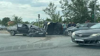 Беременная женщина и четверо детей пострадали в страшной аварии в Уральске