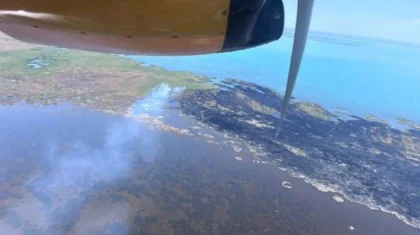 Горящий камыш продолжают тушить с вертолета в Алматинской области