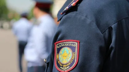 Группу полицейских из Алматы и области подозревают в получении взяток