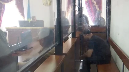 «Зачем мне внуки, которые беду принесли?!»: мать детоубийцы пришла на суд в Актобе