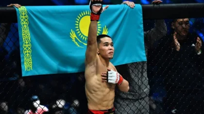Дебютировавший в UFC Асу Алмабаев досрочно выиграл поединок