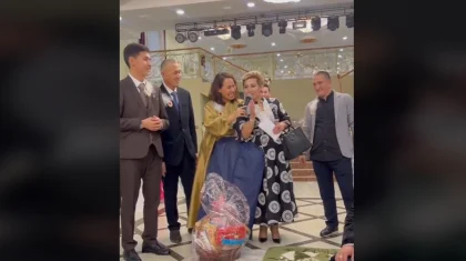 «Просто хвастовство»: видео вручения калыма за невесту удивило Казнет