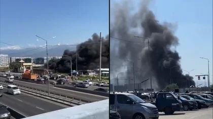 Пожар рядом с рынком «Алтын орда» сняли на видео в Алматы