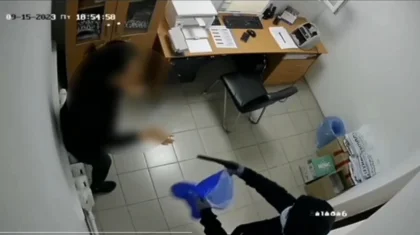 Разбойное нападение на ломбард попало на видео в Актобе