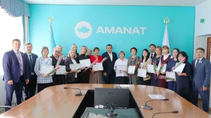 Учителей с профессиональным праздником поздравили в партии AMANAT