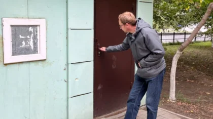 Казахстанец подал в суд на акима из-за неработающего туалета