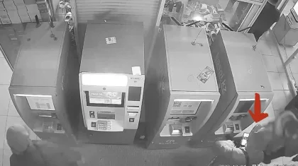 Дроппера поймали с поличным в Уральске. Видео