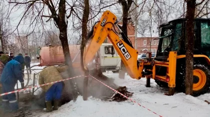 Пять школьников упали в яму с кипятком
