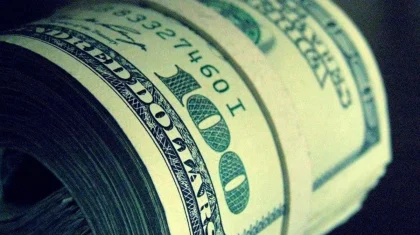Доллар подешевел на биржевых торгах в Казахстане