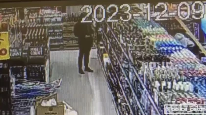 Любитель не платить за брендовый алкоголь попал на видео в Астане