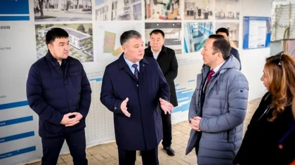 Депутат Мажилиса посетил недостроенный Дворец школьников в Шымкенте
