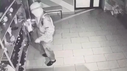 «Решил быстро разбогатеть»: похищение сувенирных долларов попало на видео в ЗКО