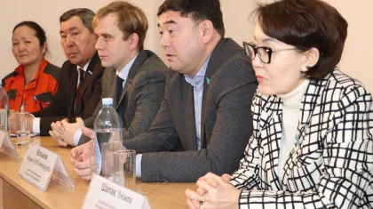 Мажилисмены встретились с коллективом завода по производству шахтного оборудования в Шахтинске