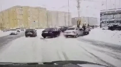 Автомобиль сбил двух людей в Астане: видео опубликовано в Сети