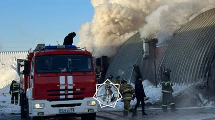 Мебельный цех горит в Астане