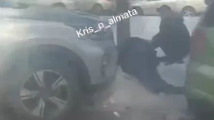 «Ухудшилось здоровье»: жуткое ДТП попало на видео в Алматы